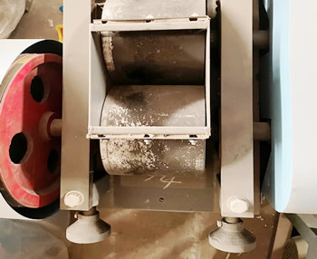 對輥破碎機里面結(jié)構